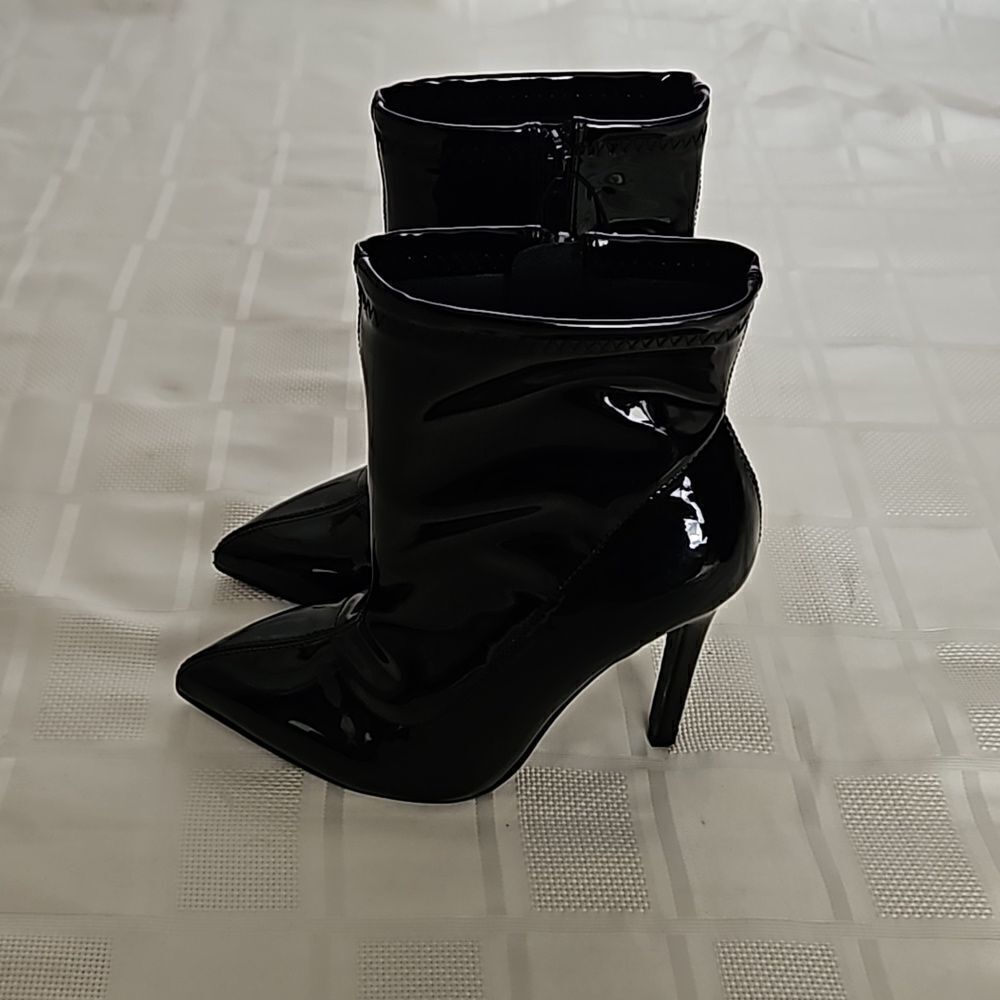 Torrid Stretch Patent Leather Pointy Toe Zip-Up Ankle Boots 5" Heel Black 6WW